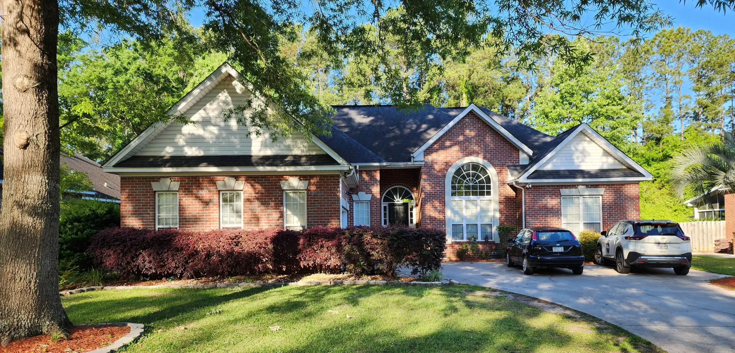 Photo of the front of the homeowner's private brick house for sale by owner living in  the Coosaw Creek Country Club community conveniently located in North Charleston, SC  29420